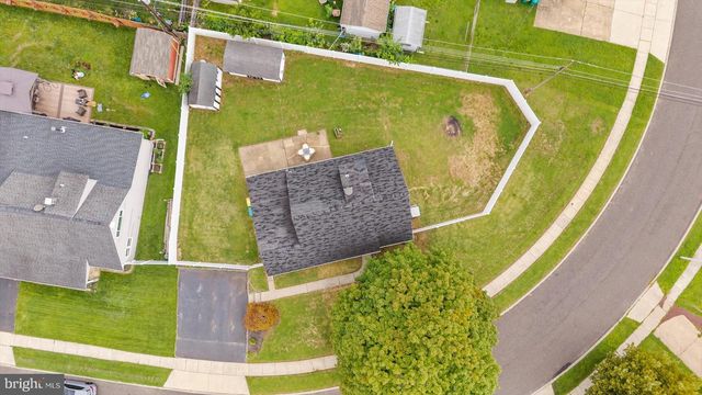 20 NEW POND LN, Levittown, PA 19054