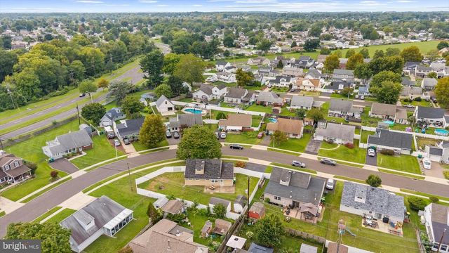 20 NEW POND LN, Levittown, PA 19054