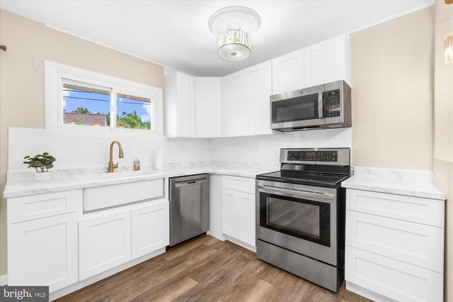 20 NEW POND LN, Levittown, PA 19054