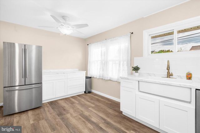 20 NEW POND LN, Levittown, PA 19054