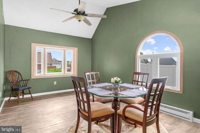 20 NEW POND LN, Levittown, PA 19054