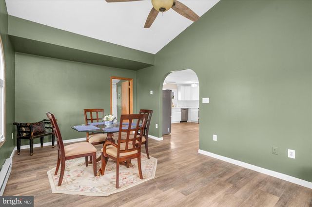 20 NEW POND LN, Levittown, PA 19054