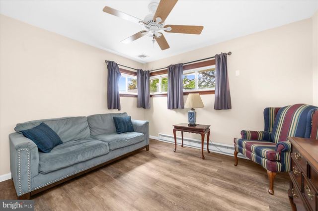 20 NEW POND LN, Levittown, PA 19054