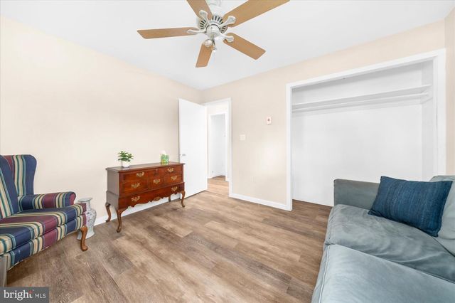 20 NEW POND LN, Levittown, PA 19054