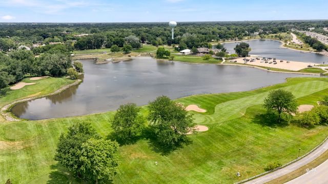945 E Kenilworth Avenue 219, Palatine, IL 60074