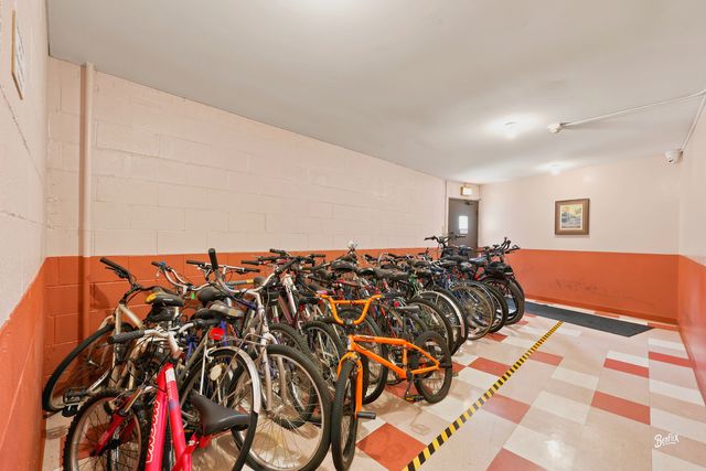 945 E Kenilworth Avenue 219, Palatine, IL 60074