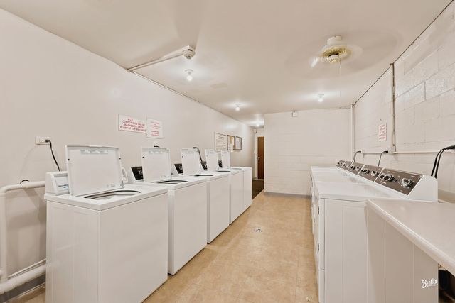 945 E Kenilworth Avenue 219, Palatine, IL 60074