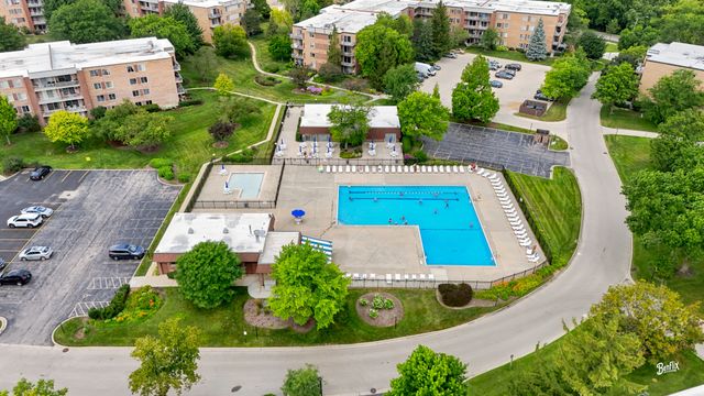 945 E Kenilworth Avenue 219, Palatine, IL 60074