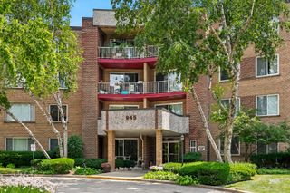 945 E Kenilworth Avenue 219, Palatine, IL 60074