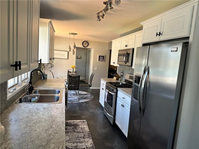 82 Mill Run Drive, Greece, NY 14626