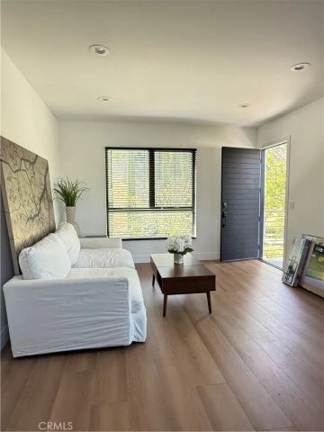 6148 Lederer Avenue, Woodland Hills, CA 91367