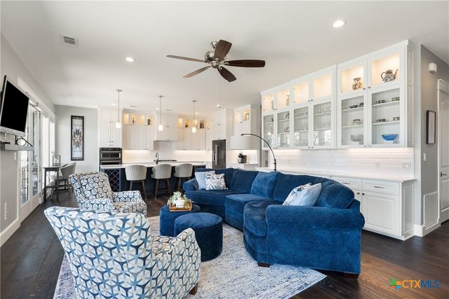 926 Scenic Loop, Kingsland, TX 78639