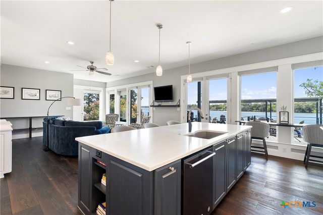 926 Scenic Loop, Kingsland, TX 78639