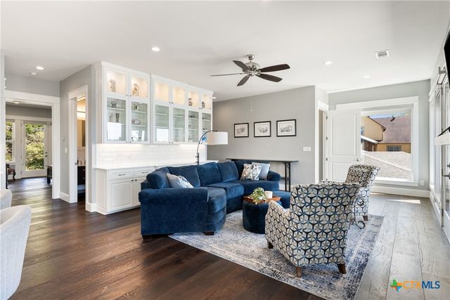 926 Scenic Loop, Kingsland, TX 78639