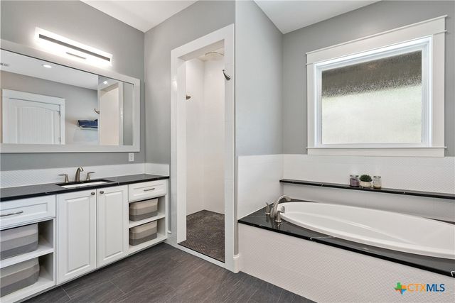 926 Scenic Loop, Kingsland, TX 78639