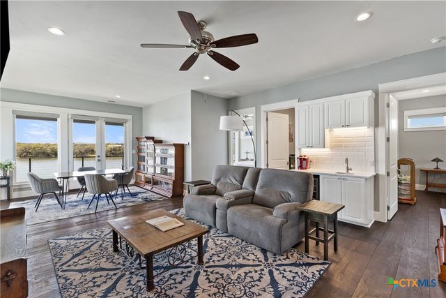 926 Scenic Loop, Kingsland, TX 78639