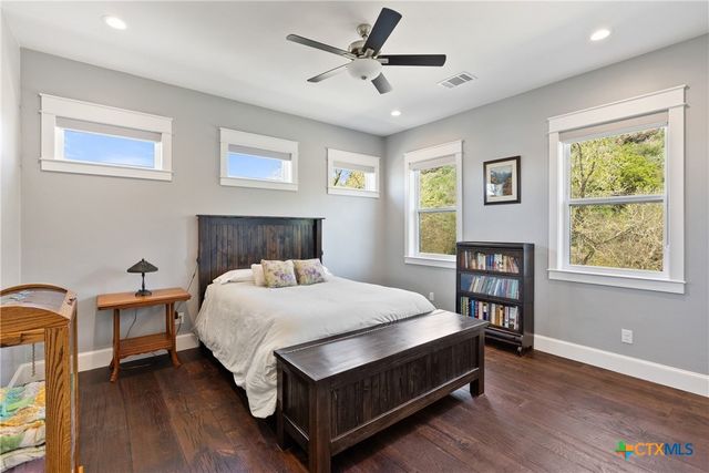 926 Scenic Loop, Kingsland, TX 78639