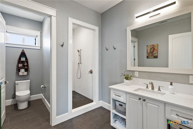 926 Scenic Loop, Kingsland, TX 78639