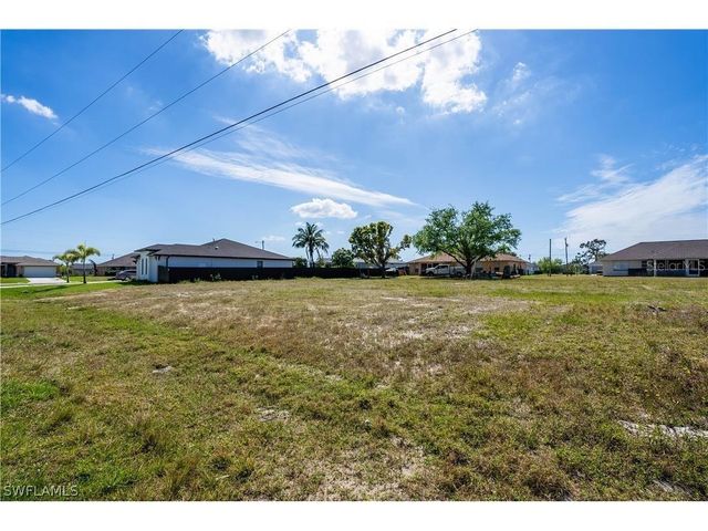 33 NW 15TH TERRACE, Cape Coral, FL 33993