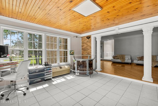 7801 Saint Anthony Woods Ct, Louisville, KY 40214