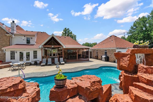 7801 Saint Anthony Woods Ct, Louisville, KY 40214