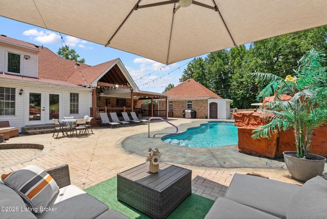 7801 Saint Anthony Woods Ct, Louisville, KY 40214