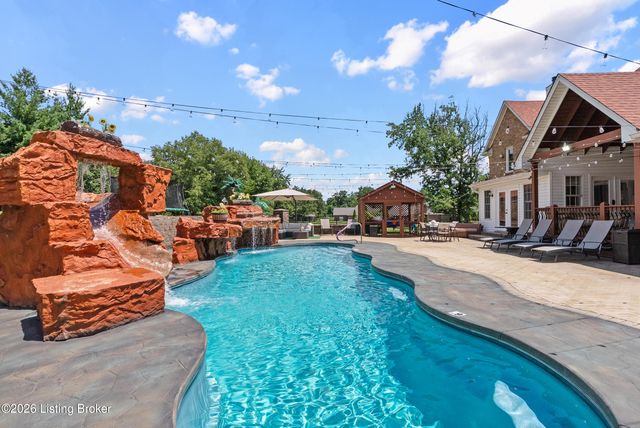 7801 Saint Anthony Woods Ct, Louisville, KY 40214