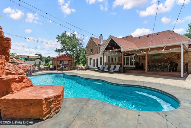 7801 Saint Anthony Woods Ct, Louisville, KY 40214