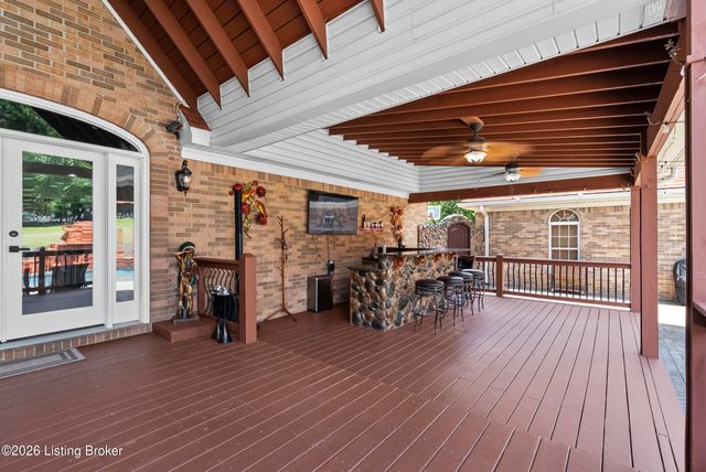 7801 Saint Anthony Woods Ct, Louisville, KY 40214