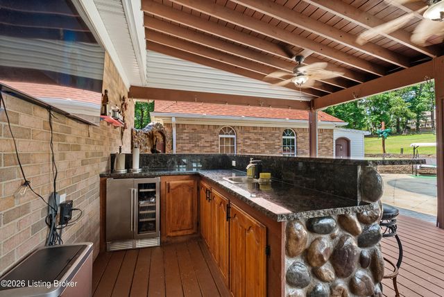 7801 Saint Anthony Woods Ct, Louisville, KY 40214