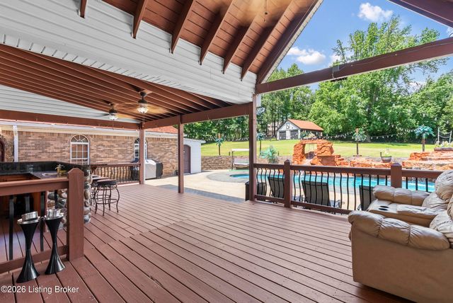 7801 Saint Anthony Woods Ct, Louisville, KY 40214