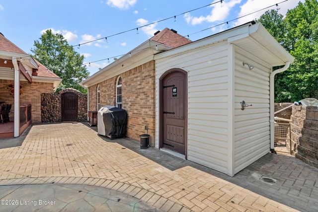 7801 Saint Anthony Woods Ct, Louisville, KY 40214