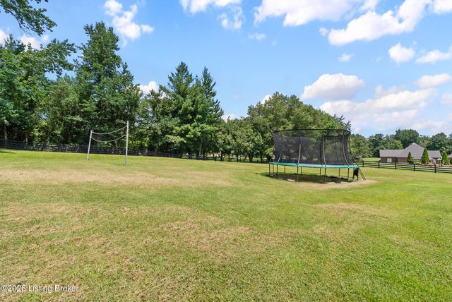 7801 Saint Anthony Woods Ct, Louisville, KY 40214