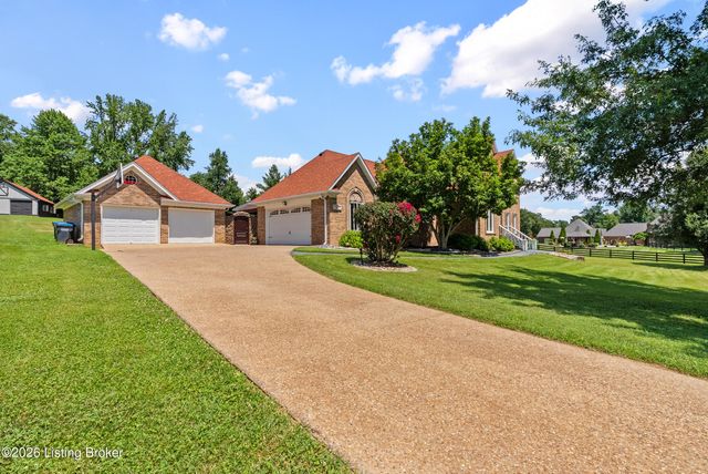 7801 Saint Anthony Woods Ct, Louisville, KY 40214