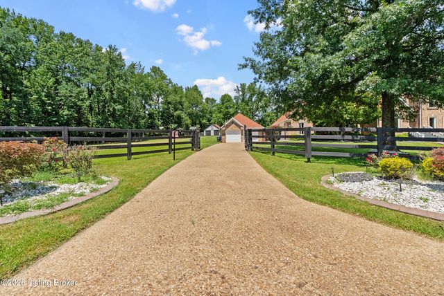 7801 Saint Anthony Woods Ct, Louisville, KY 40214