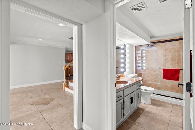 7801 Saint Anthony Woods Ct, Louisville, KY 40214