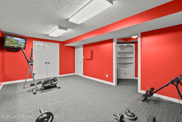7801 Saint Anthony Woods Ct, Louisville, KY 40214