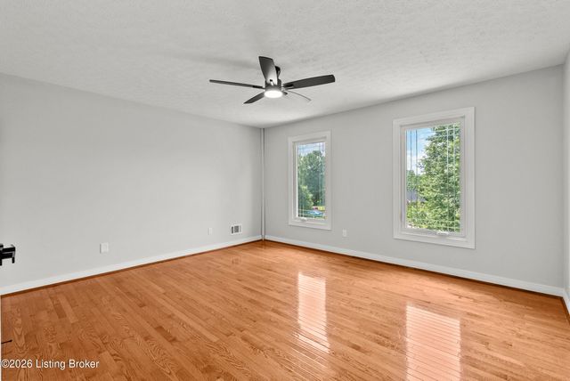 7801 Saint Anthony Woods Ct, Louisville, KY 40214