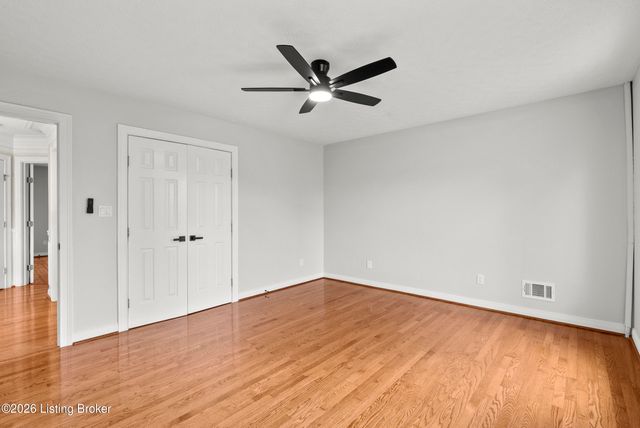 7801 Saint Anthony Woods Ct, Louisville, KY 40214