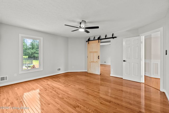 7801 Saint Anthony Woods Ct, Louisville, KY 40214