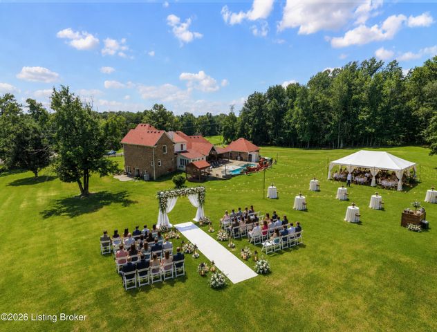 7801 Saint Anthony Woods Ct, Louisville, KY 40214