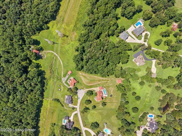 7801 Saint Anthony Woods Ct, Louisville, KY 40214
