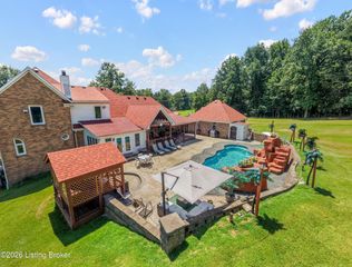 7801 Saint Anthony Woods Ct, Louisville, KY 40214