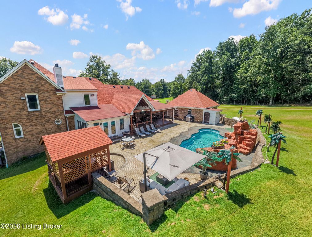 7801 Saint Anthony Woods Ct, Louisville, KY 40214