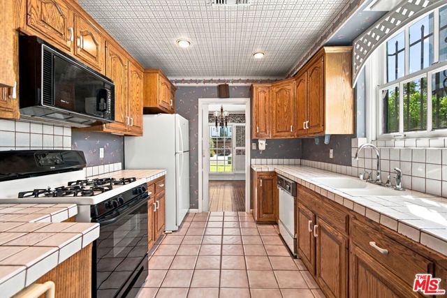 5031 Nagle Avenue, Los Angeles, CA 91423