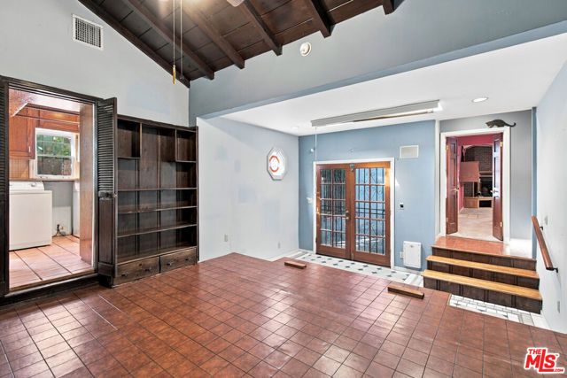 5031 Nagle Avenue, Los Angeles, CA 91423