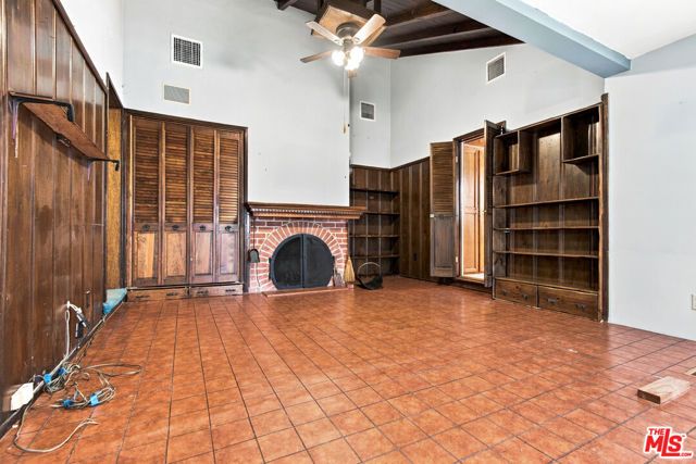5031 Nagle Avenue, Los Angeles, CA 91423