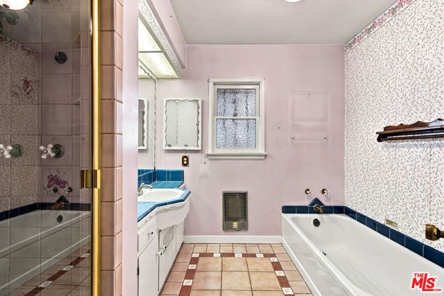 5031 Nagle Avenue, Los Angeles, CA 91423