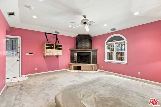 5031 Nagle Avenue, Los Angeles, CA 91423