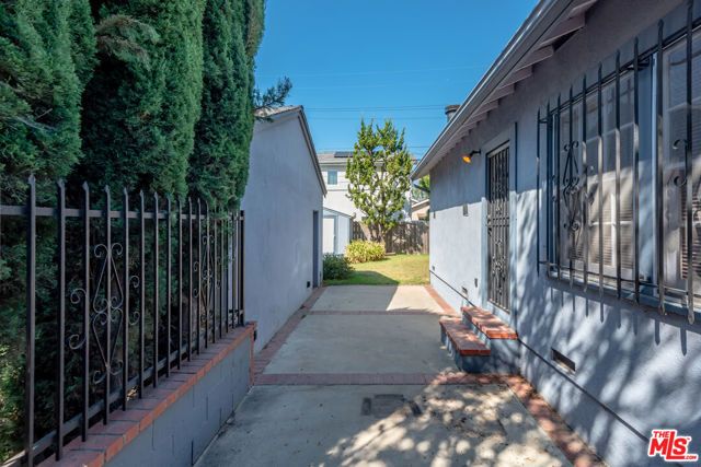 5031 Nagle Avenue, Los Angeles, CA 91423